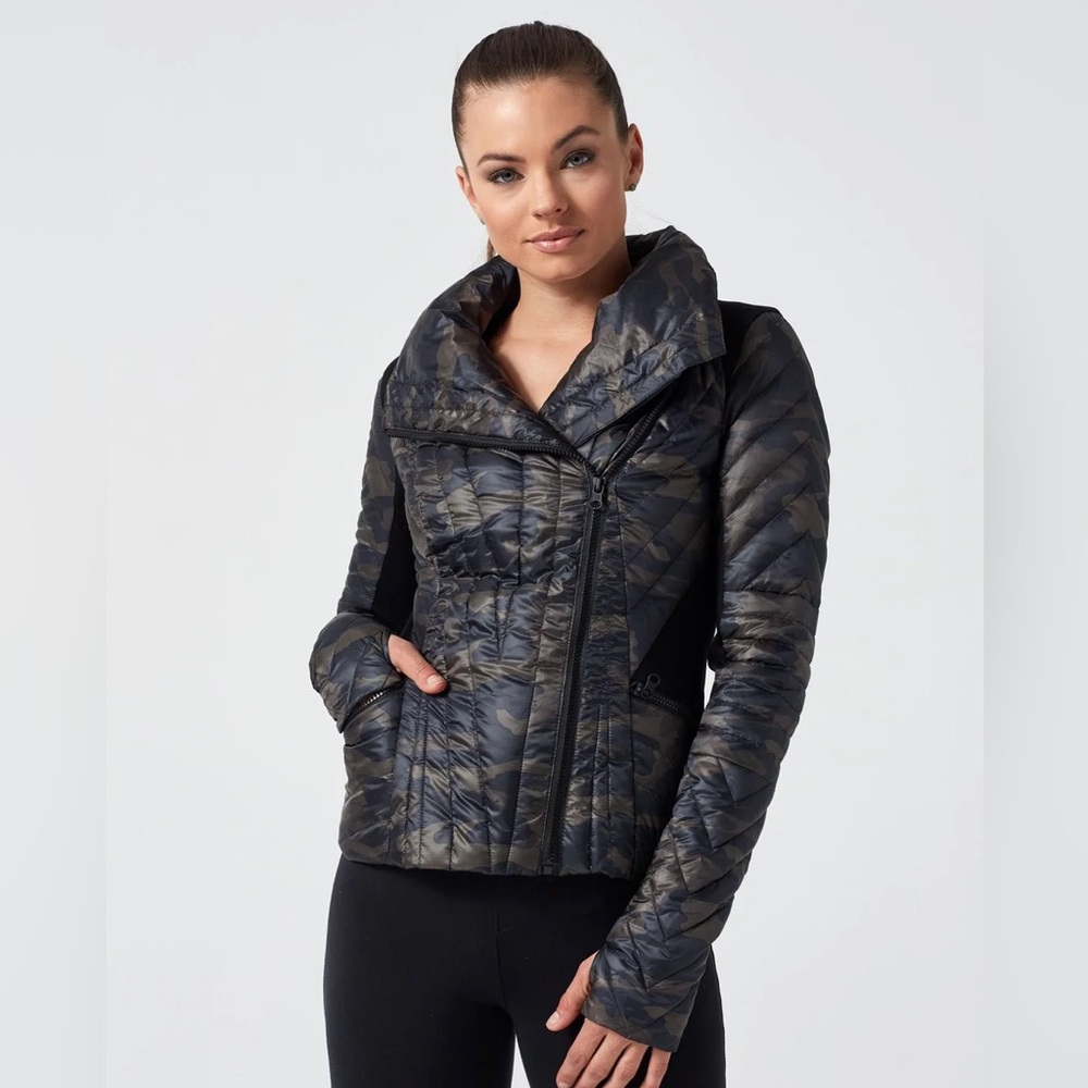 Blanc Noir Camo Motion Panel Puffer Size XS